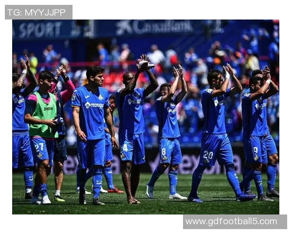 巴塞罗那强势出击巅峰对决再燃绿茵激情鏖战荣耀时刻