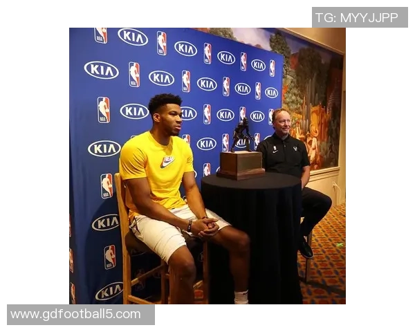 扬尼斯阿德托昆博率领球队再度崛起展现统治力与不屈冠军精神