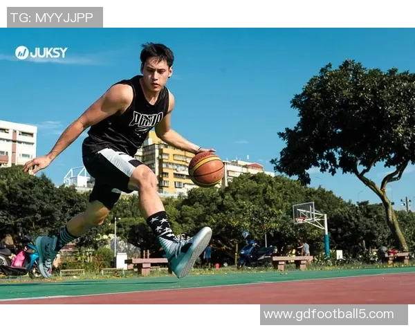 篮球巨星的崛起与挑战：从青涩新秀到全球舞台的辉煌历程